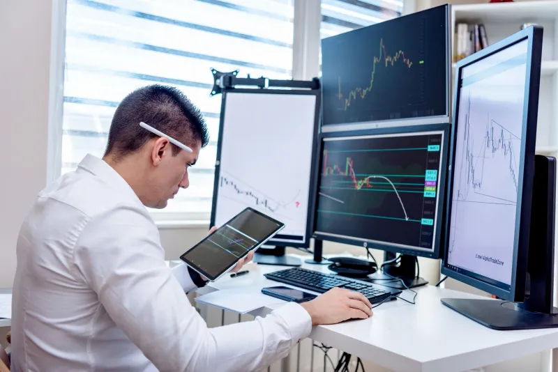Too Many Voices, Too Little Clarity: Why Consuming More Crypto Analysis Can Leave You Worse Off