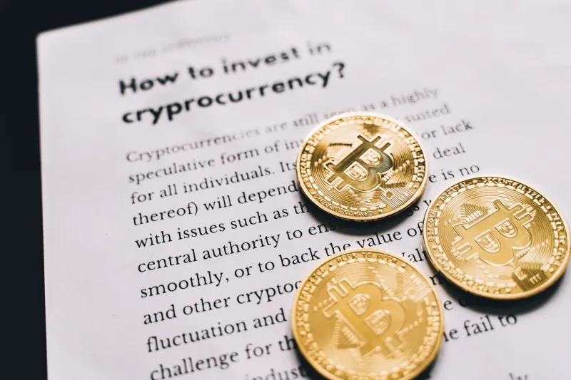 Who Actually Controls Your Crypto? A Practical Guide to Wallet Custody for US Investors